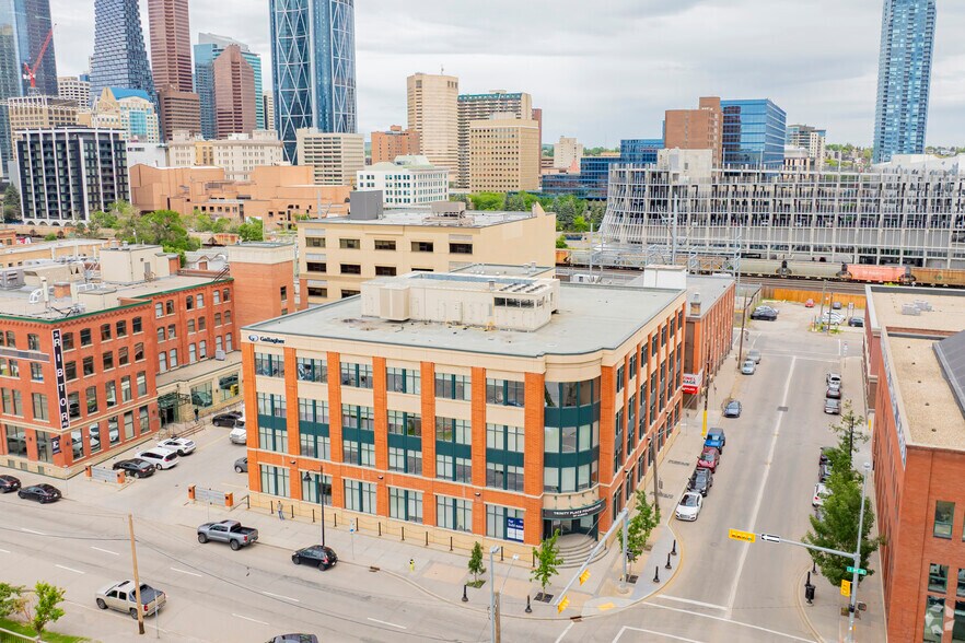 334 11th Ave SE, Calgary, AB à louer - Aérien – Image 2 sur 3