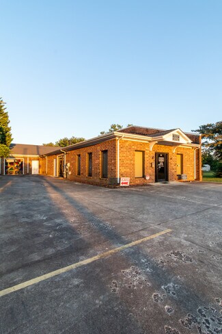 Plus de détails pour 2006 Maple Ave, Burlington, NC - Local d’activités à vendre