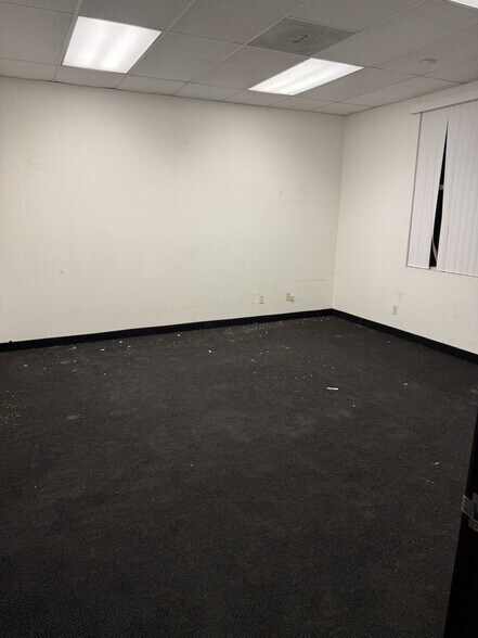 4770 W University Ave, Las Vegas, NV à vendre - Photo de l’immeuble – Image 3 sur 24