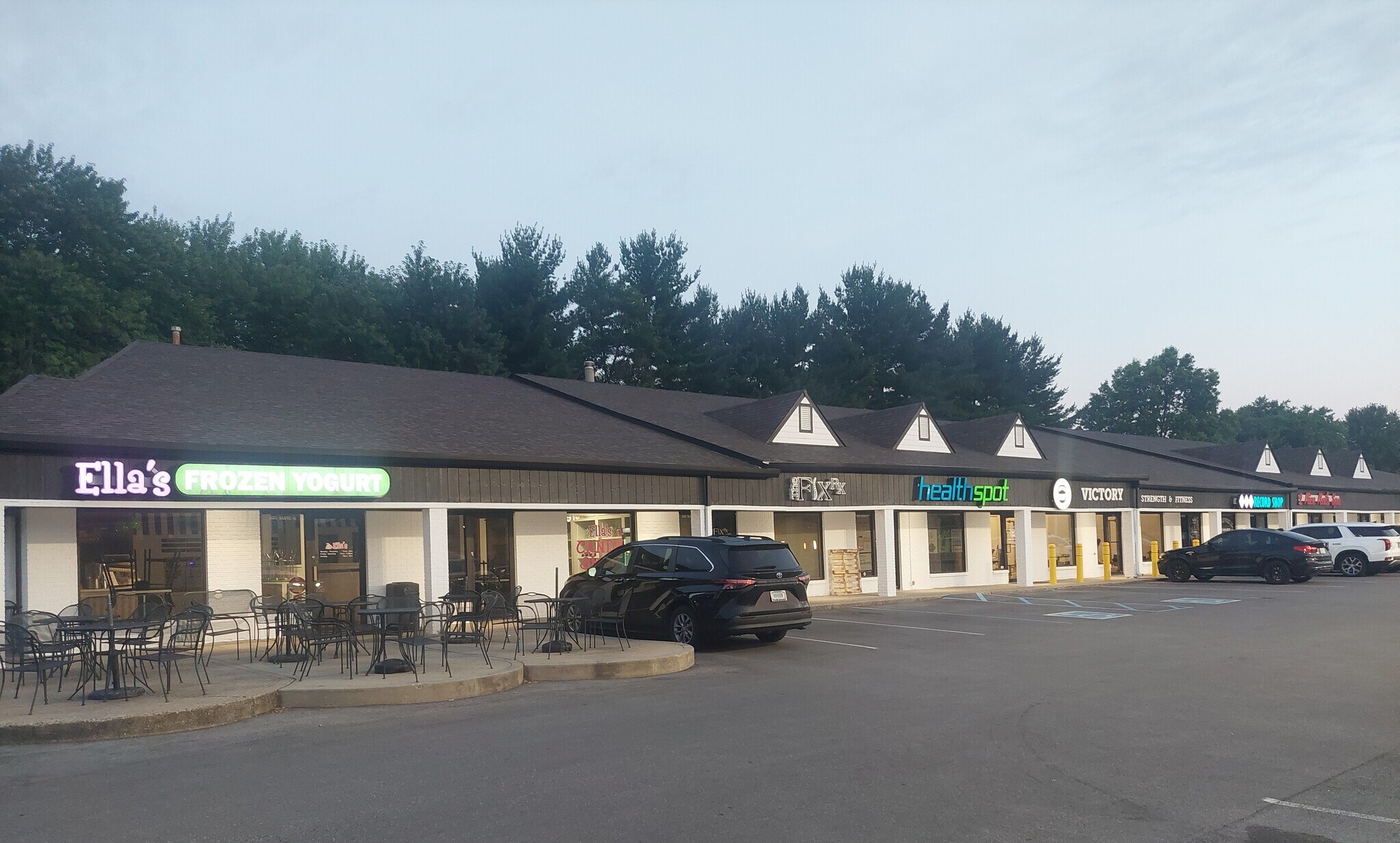 520 N State Road 135, Greenwood, IN à louer Photo de l’immeuble– Image 1 sur 6