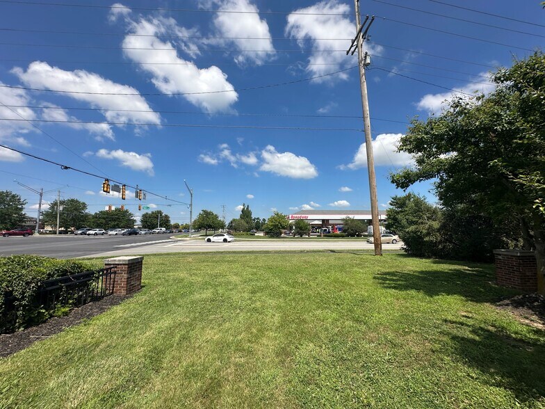 11591 Olio Rd, Fishers, IN à vendre - Photo de l’immeuble – Image 3 sur 22