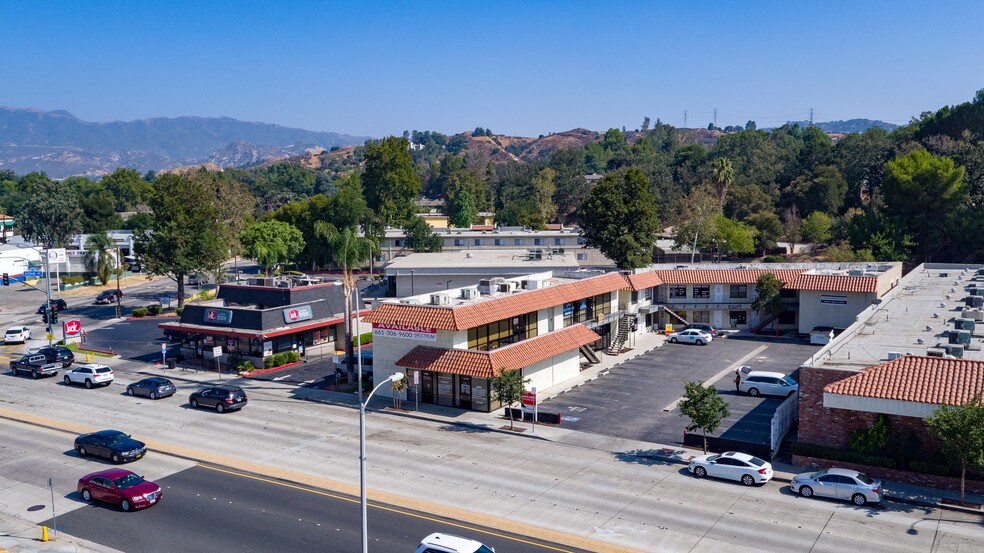22916 Lyons Ave, Santa Clarita, CA à louer - Aérien – Image 3 sur 34