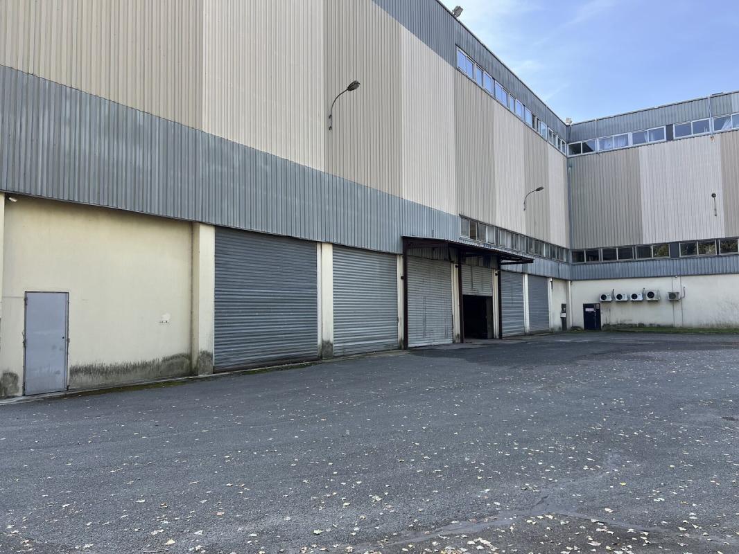 Industriel/Logistique dans Garges-lès-Gonesse à louer Photo de l’immeuble– Image 1 sur 9