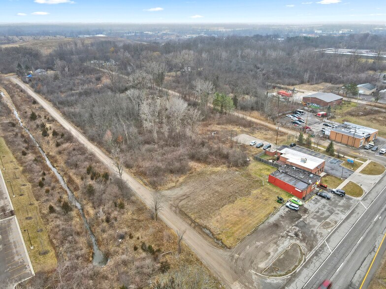 43415 Michigan Ave, Canton, MI à vendre - Photo principale – Image 1 sur 14