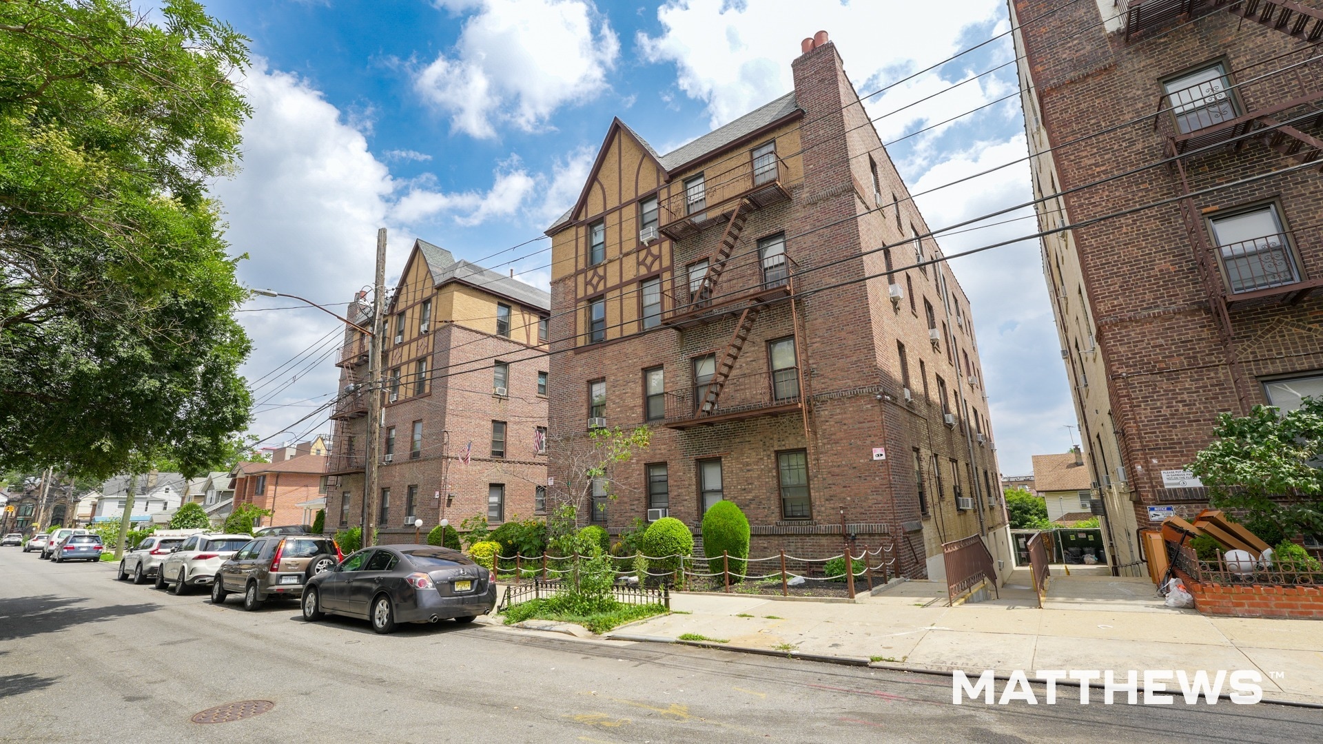4233 155th St, Flushing, NY à vendre Photo principale– Image 1 sur 10