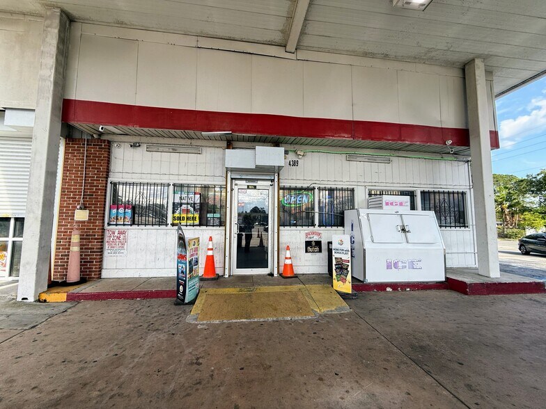 4389 University Blvd S, Jacksonville, FL à vendre - Photo de l’immeuble – Image 2 sur 21