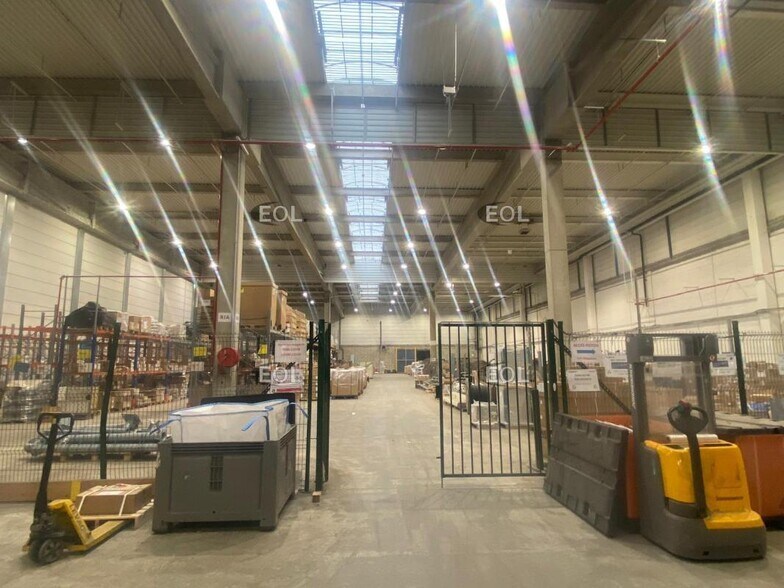 Industriel/Logistique dans Lognes à louer - Photo de l’immeuble – Image 1 sur 14