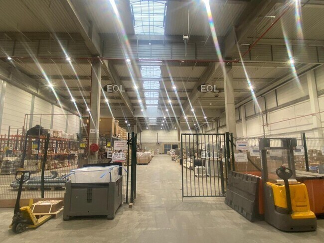 Plus de détails pour Industriel/Logistique à louer