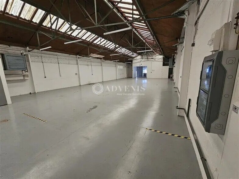 Local d’activités dans Villeneuve-Saint-Georges à louer - Photo de l’immeuble – Image 2 sur 6