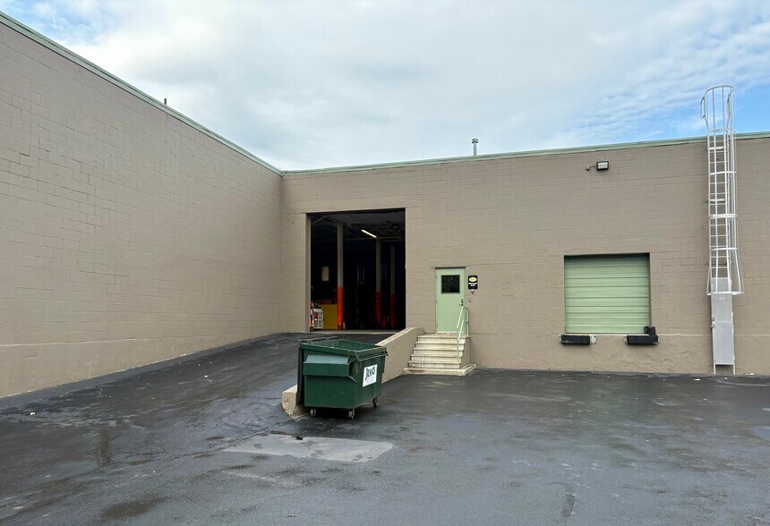 185 New Boston St, Woburn, MA à louer - Photo de l’immeuble – Image 3 sur 8