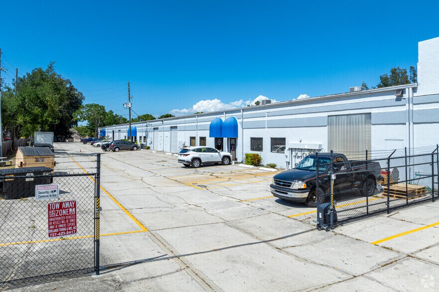 6399 N 142nd Ave, Clearwater, FL à louer - Photo de l’immeuble – Image 3 sur 6