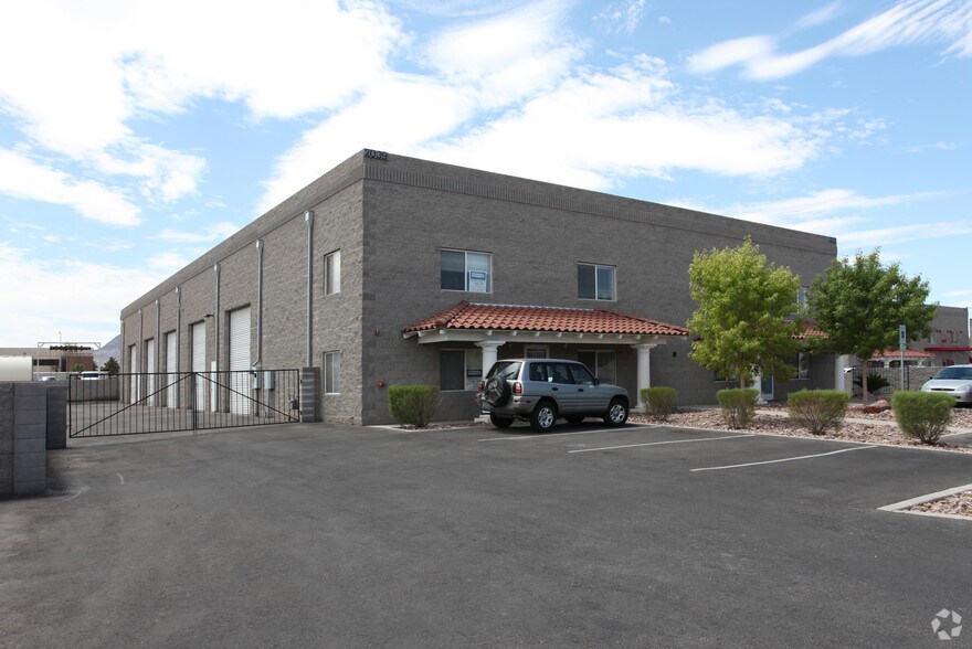 2039 Pabco Rd, Henderson, NV à louer - Photo de l’immeuble – Image 3 sur 4