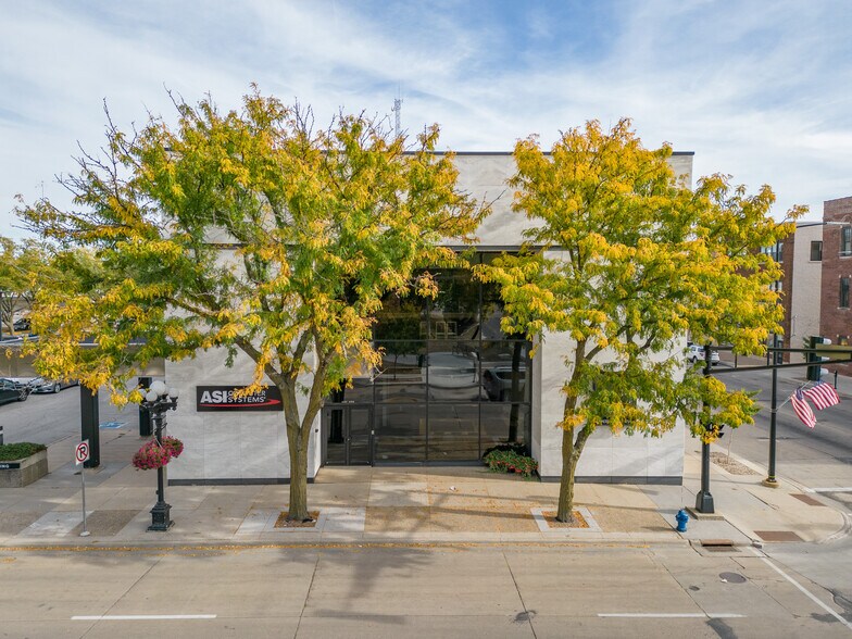 402-404 E 4th St, Waterloo, IA à vendre - Photo de l’immeuble – Image 3 sur 20