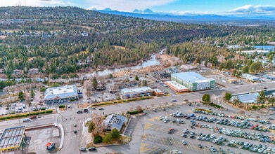 30 NE Bend River Mall Dr, Bend, OR à louer Photo intérieure– Image 1 sur 12