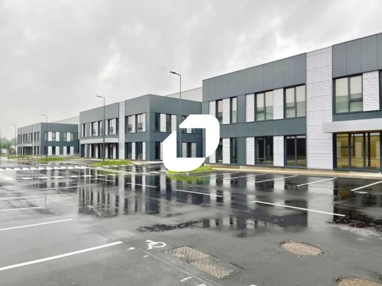 Bureau dans Le Bourget à louer - Photo de l’immeuble – Image 2 sur 19