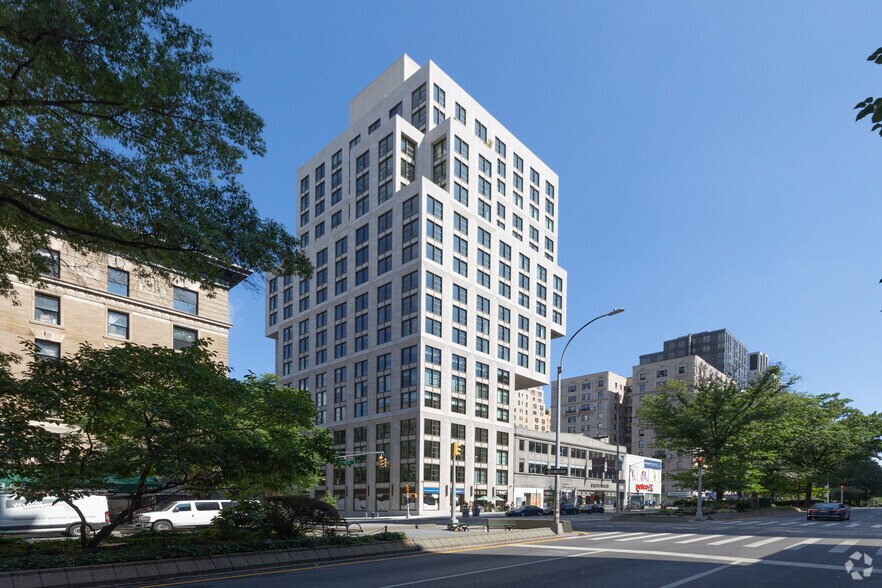 2461 Broadway, New York, NY à louer - Photo de l’immeuble – Image 1 sur 55