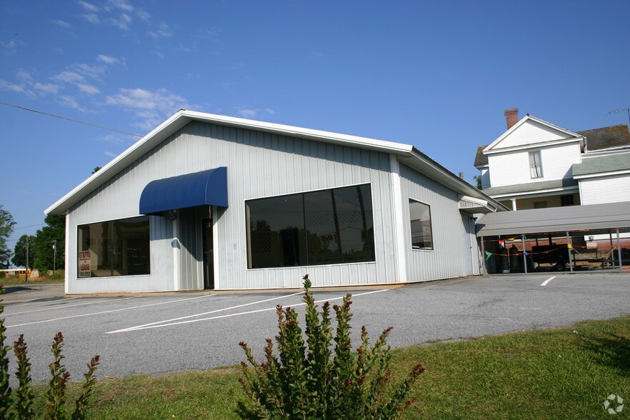 2 N Greenwood Ave, Ware Shoals, SC à vendre - Photo de l’immeuble – Image 2 sur 19