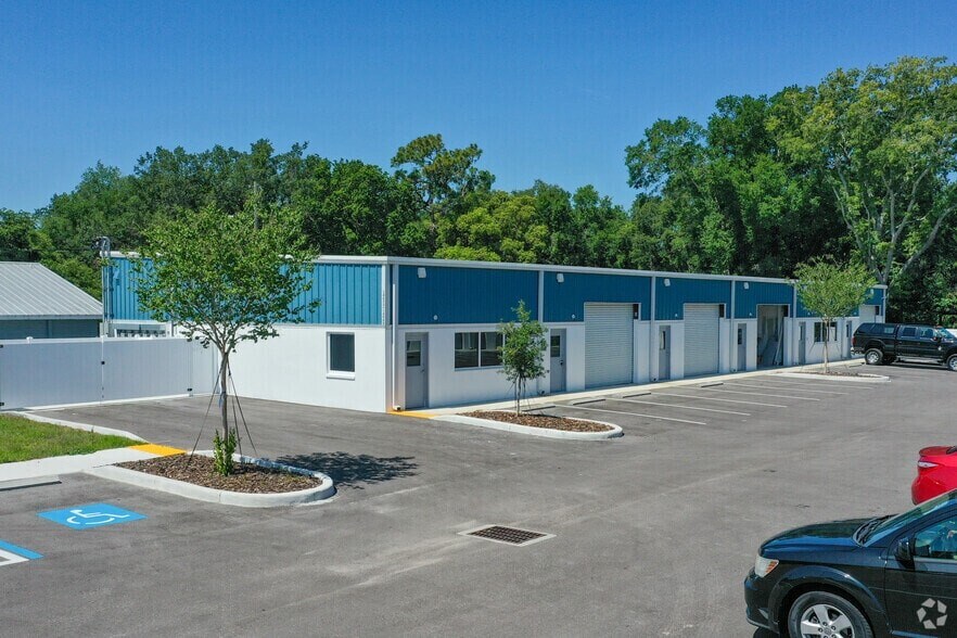 14050 N Florida Ave, Tampa, FL à louer - Photo de l’immeuble – Image 2 sur 7