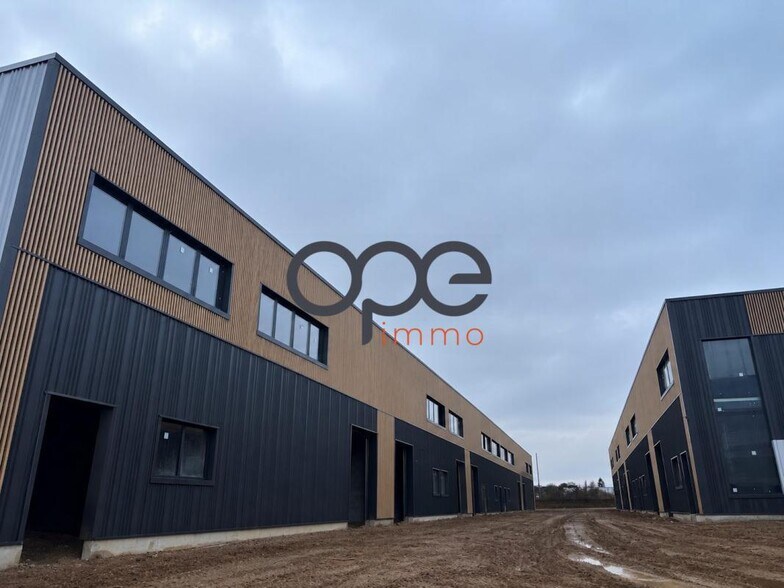 Industriel/Logistique dans Amblainville à louer - Photo de l’immeuble – Image 2 sur 3