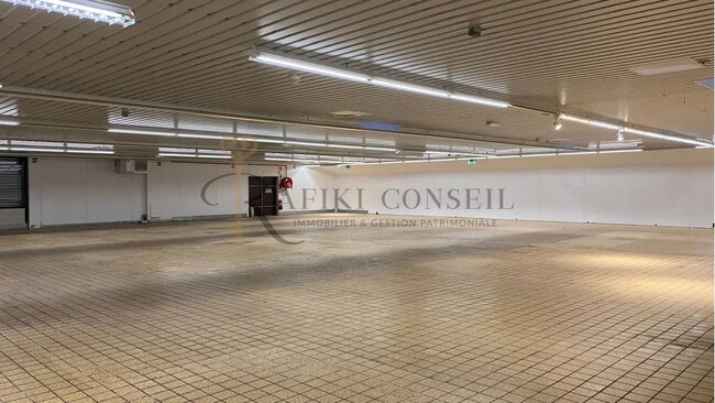 Plus de détails pour Local commercial à louer