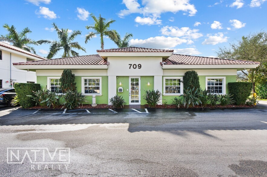 709 E Hillsboro Beach Blvd, Deerfield Beach, FL à louer - Photo de l’immeuble – Image 1 sur 15