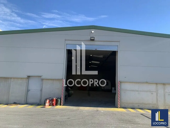 Plus de détails pour Local d'activités à louer