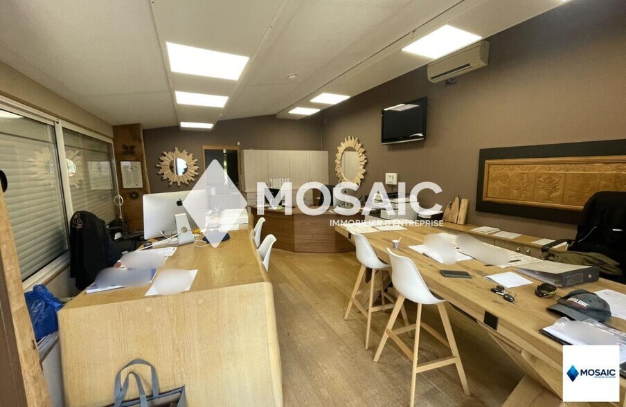 Local d'activités dans Antibes à vendre - Photo de l’immeuble – Image 2 sur 6