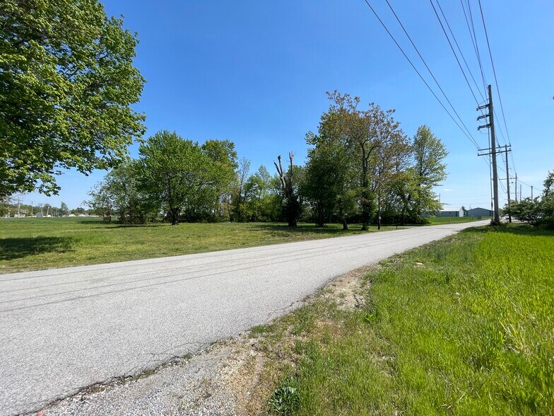 2011 Morgan Ave, Marion, IL à vendre - Photo de l’immeuble – Image 2 sur 6