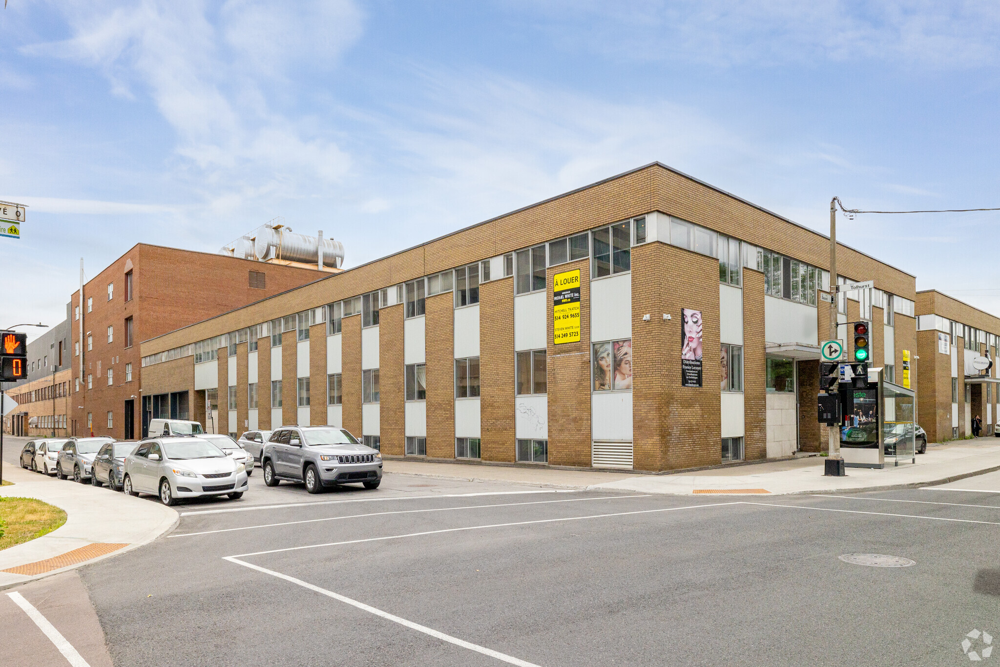 280 Rue Sauvé O, Montréal, QC à louer Photo principale– Image 1 sur 8