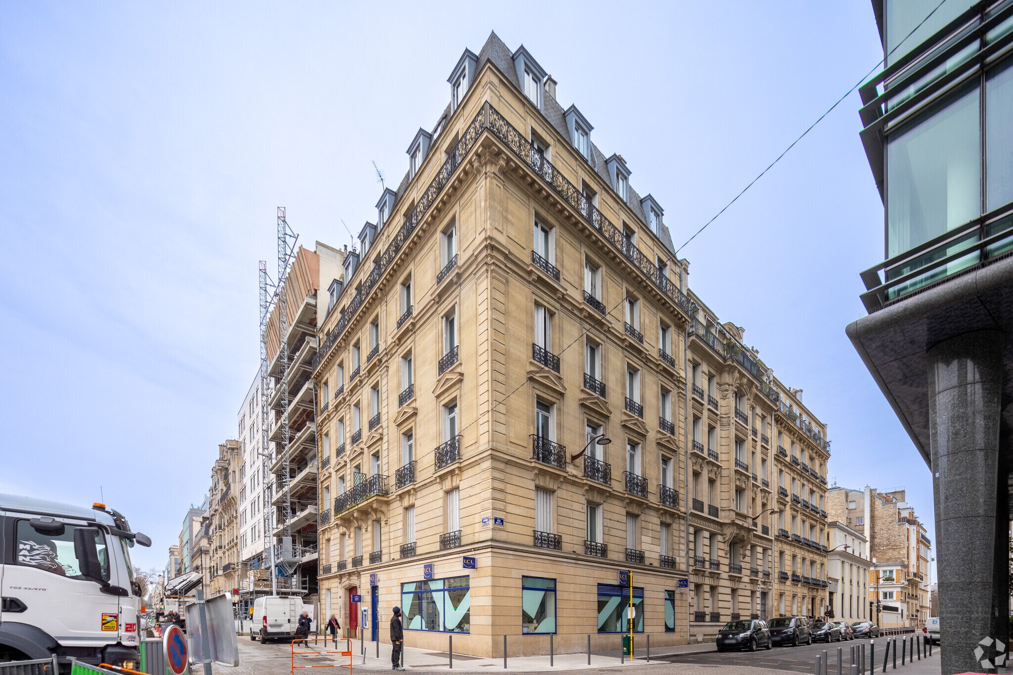 Bureau dans Neuilly-sur-Seine à louer Photo principale– Image 1 sur 3