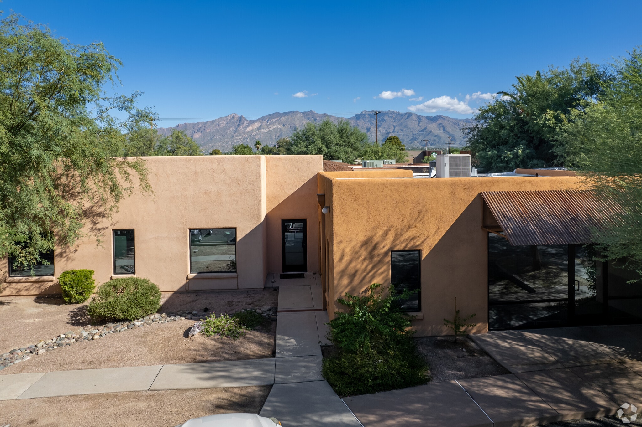2951 N Swan Rd, Tucson, AZ à louer Photo principale– Image 1 sur 4