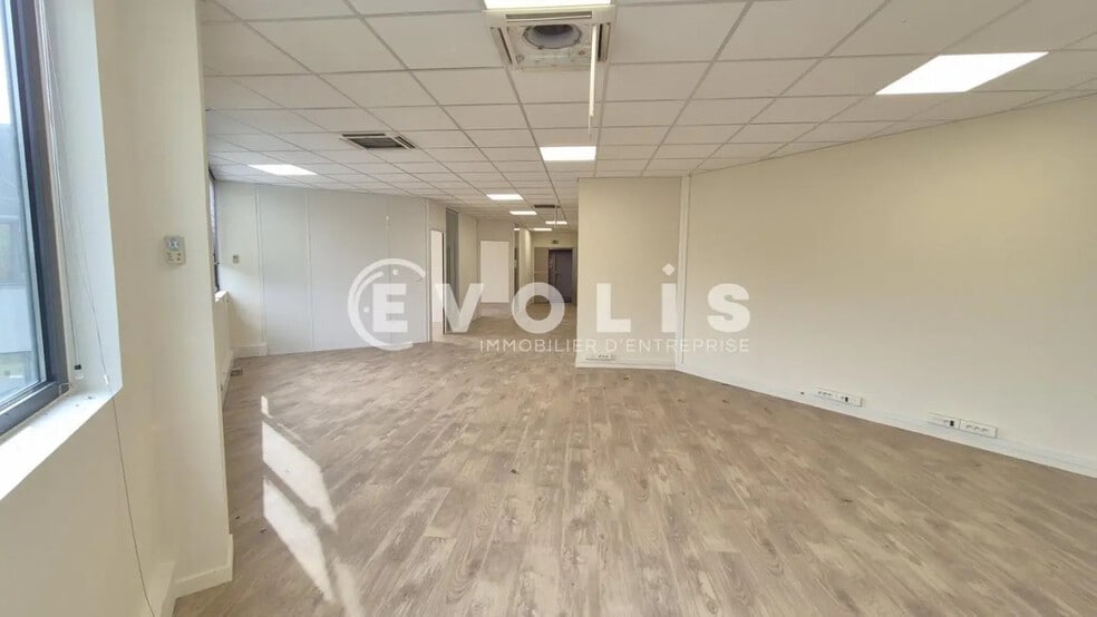 1 N Rue De Rome, Montévrain à louer - Photo de l’immeuble – Image 3 sur 13