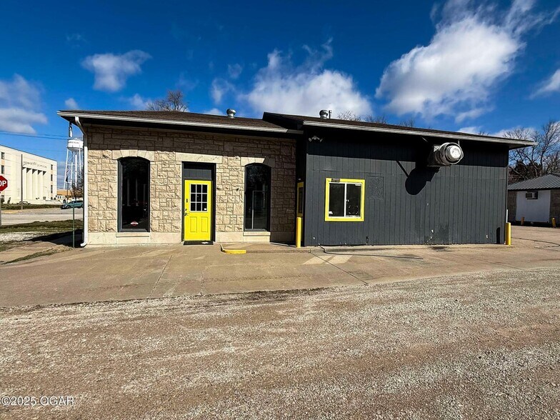 622 6th St, Oswego, KS à vendre - Photo de l’immeuble – Image 3 sur 12