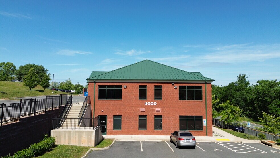 4000 Olympia Cir, Charlottesville, VA à louer - Photo de l’immeuble – Image 2 sur 8