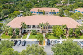 7501 Wiles Rd, Coral Springs, FL à louer Photo intérieure– Image 2 sur 28