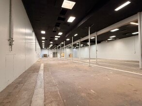 10679 Harry Hines Blvd, Dallas, TX à louer Photo intérieure– Image 2 sur 5