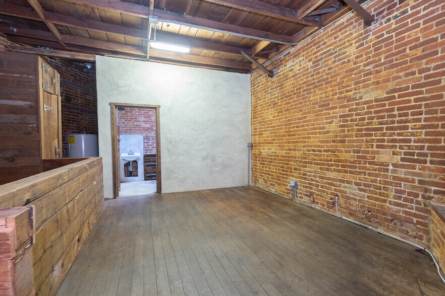 5000 W Adams Blvd, Los Angeles, CA à louer - Photo de l’immeuble – Image 2 sur 24