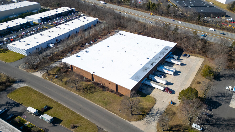 107 Gaither Dr, Mount Laurel, NJ à louer - Photo de l’immeuble – Image 1 sur 4