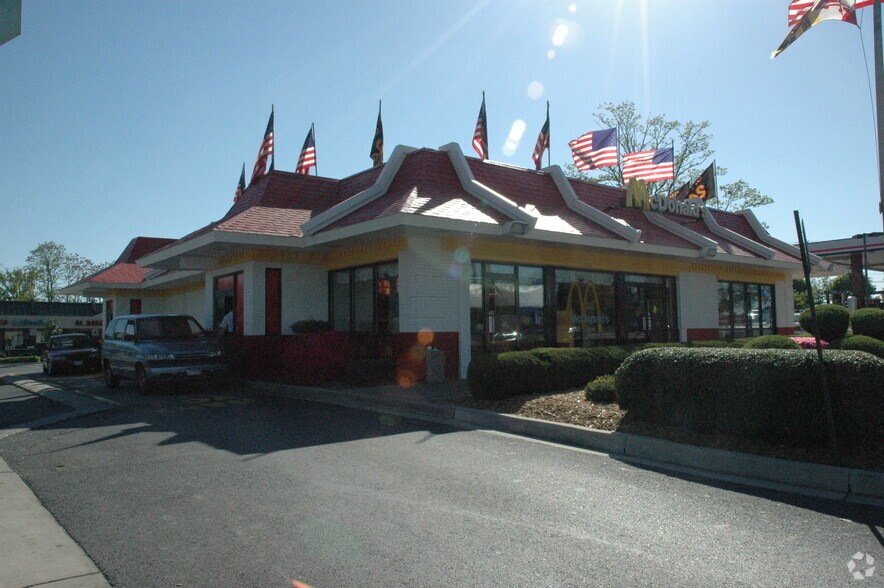 12116-12168 Darnestown Rd, Gaithersburg, MD à louer - Photo de l’immeuble – Image 2 sur 5