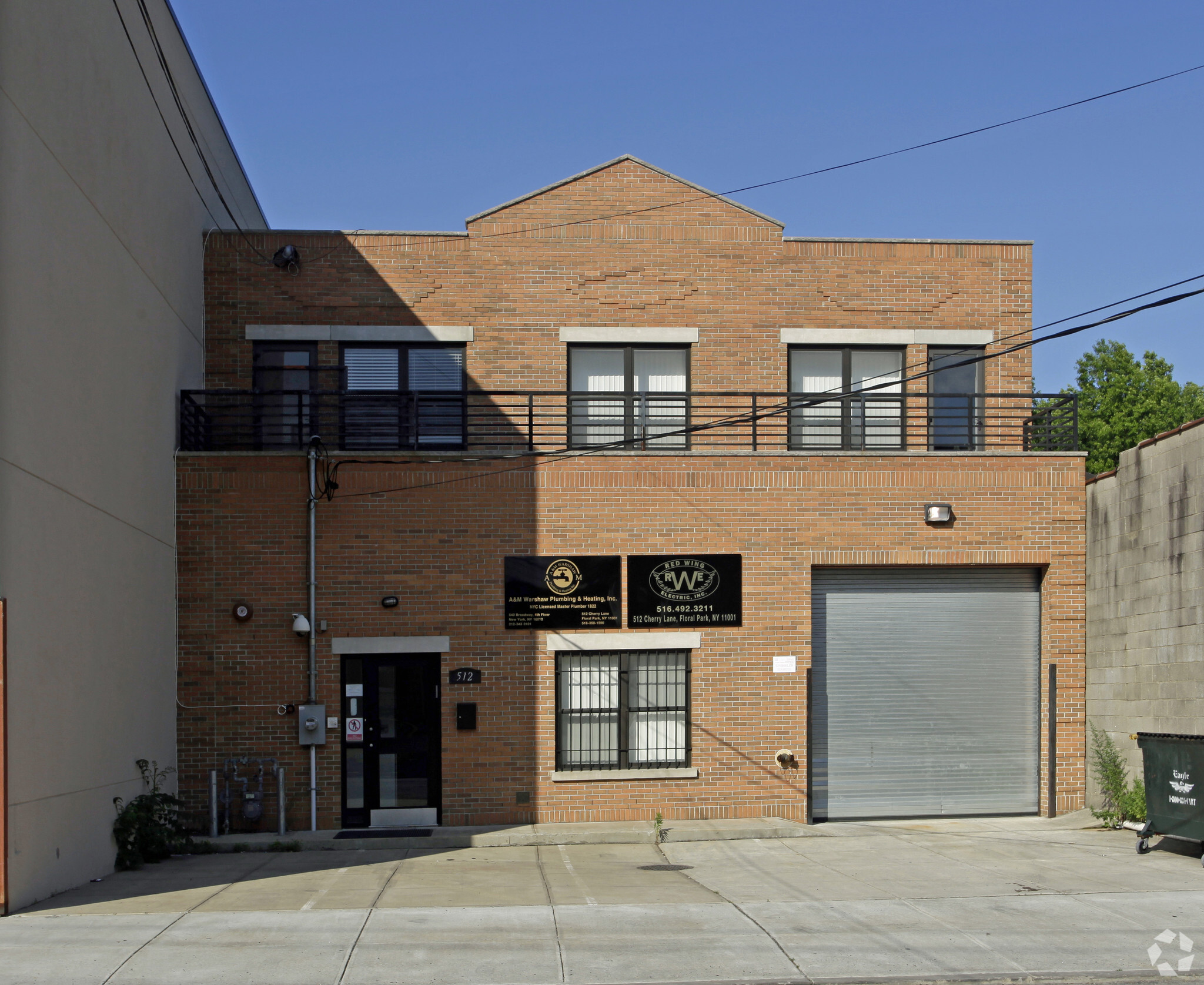 512 Cherry Ln, Floral Park, NY à louer Photo principale– Image 1 sur 7