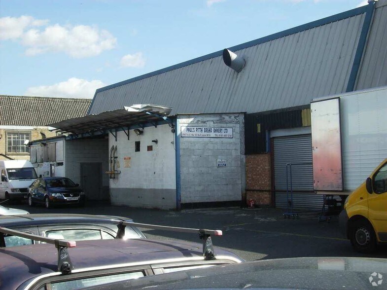 22 Bull Ln, Londres à louer - Photo de l’immeuble – Image 2 sur 4