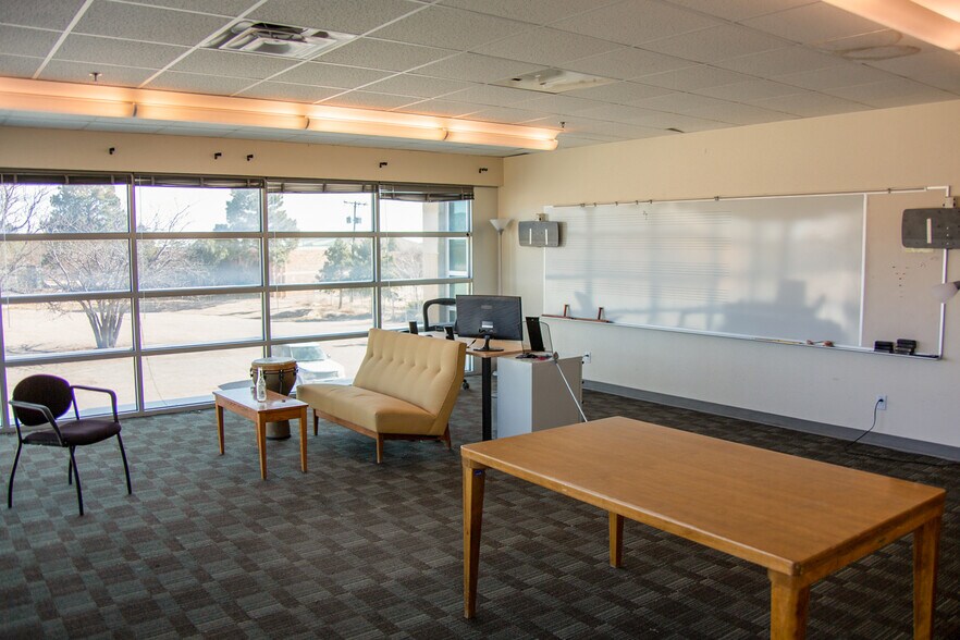 1600 Saint Michaels Dr, Santa Fe, NM à louer - Photo intérieure – Image 2 sur 37