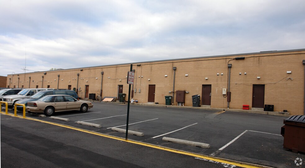 304-322 Maple Ave W, Vienna, VA à louer - Photo de l’immeuble – Image 3 sur 13