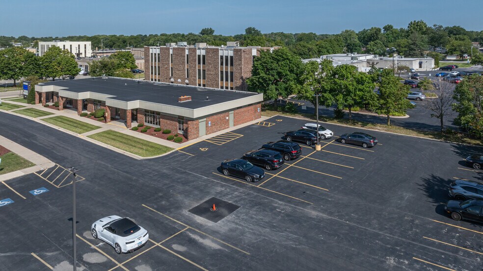 302 N Hammes Ave, Joliet, IL à louer - Photo de l’immeuble – Image 2 sur 31