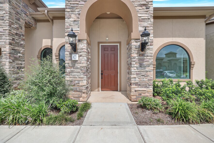 284 Ed English Dr, Shenandoah, TX à vendre - Photo de l’immeuble – Image 2 sur 58