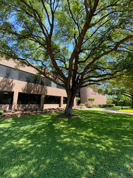 10810 Katy Fwy, Houston, TX à louer - Photo de l’immeuble – Image 1 sur 9