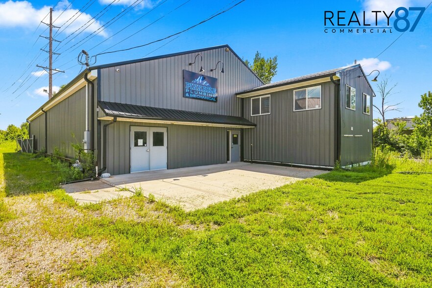 4301 6th St SW, Cedar Rapids, IA à vendre - Photo principale – Image 1 sur 33