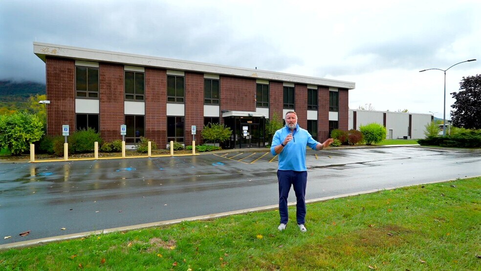 1466 Curran Hwy, North Adams, MA à louer - Vidéo sur l’annonce professionnelle – Image 2 sur 40