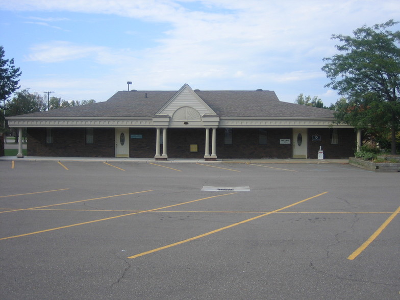 145 Rochdale Dr S, Rochester Hills, MI à louer - Photo principale – Image 1 sur 3