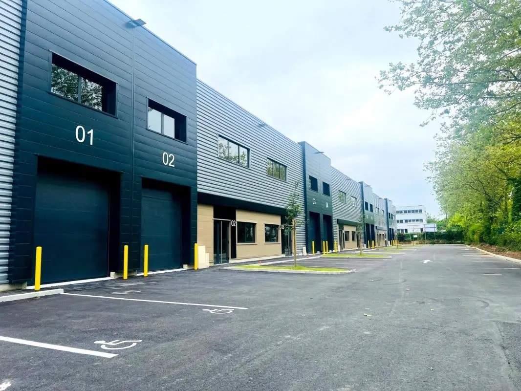 Local d’activités dans Buc à louer Photo de l’immeuble– Image 1 sur 15